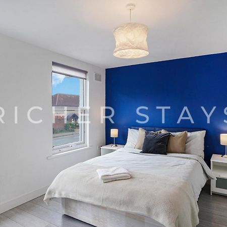Large Home For Contractors & Families - Garden & Amenities Лондон Экстерьер фото