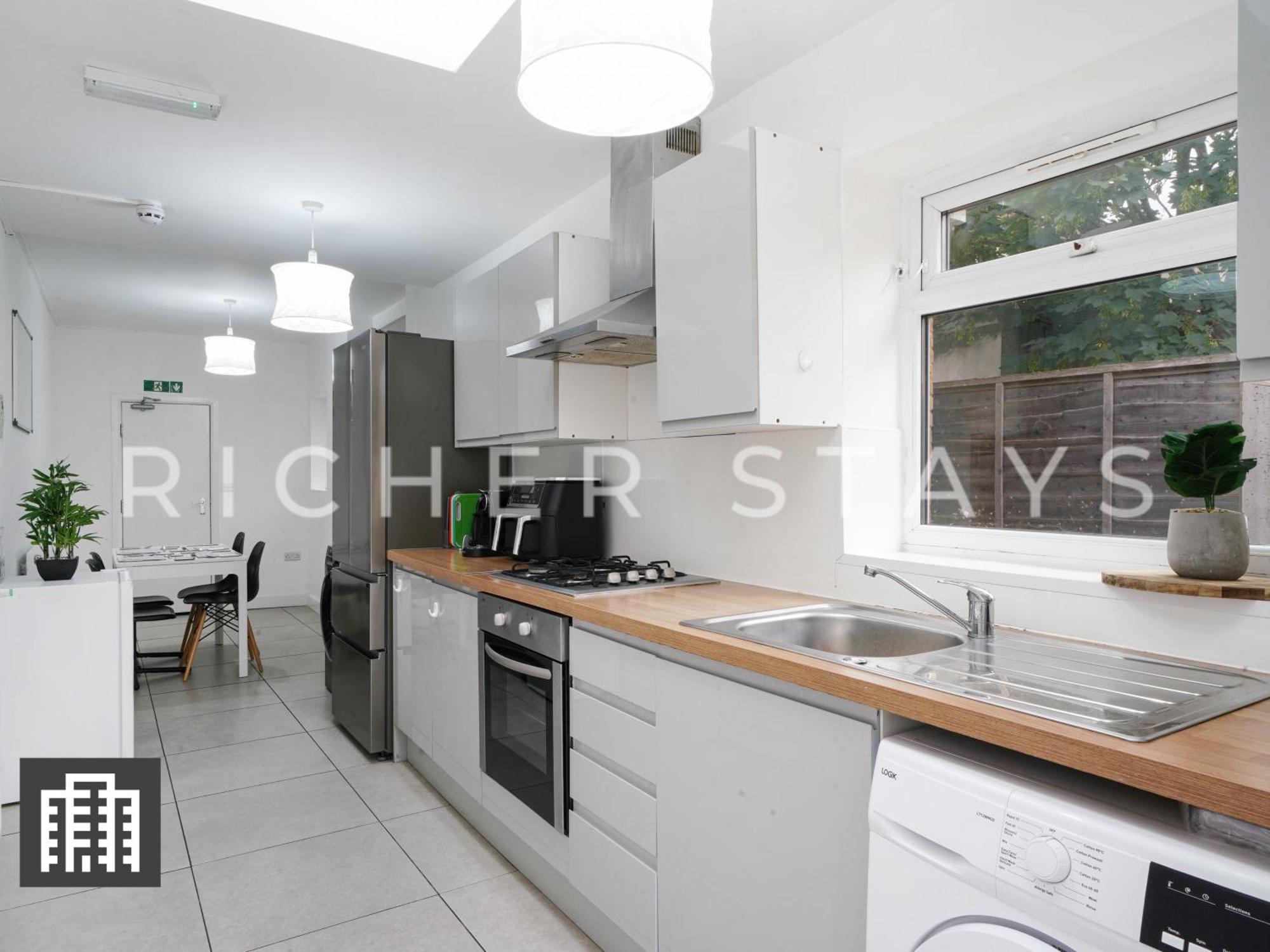 Large Home For Contractors & Families - Garden & Amenities Лондон Экстерьер фото