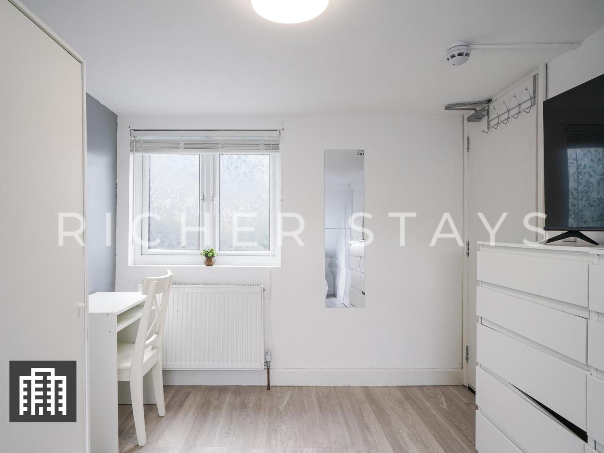 Large Home For Contractors & Families - Garden & Amenities Лондон Экстерьер фото